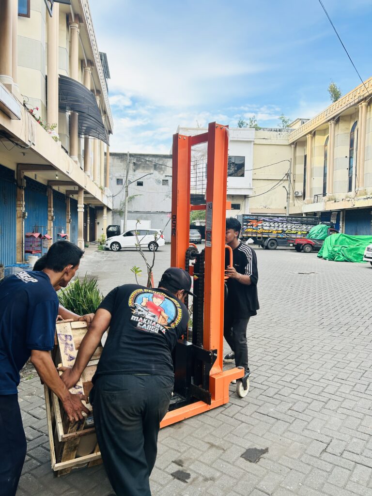 pengangkutan barang tujuan surabaya manado