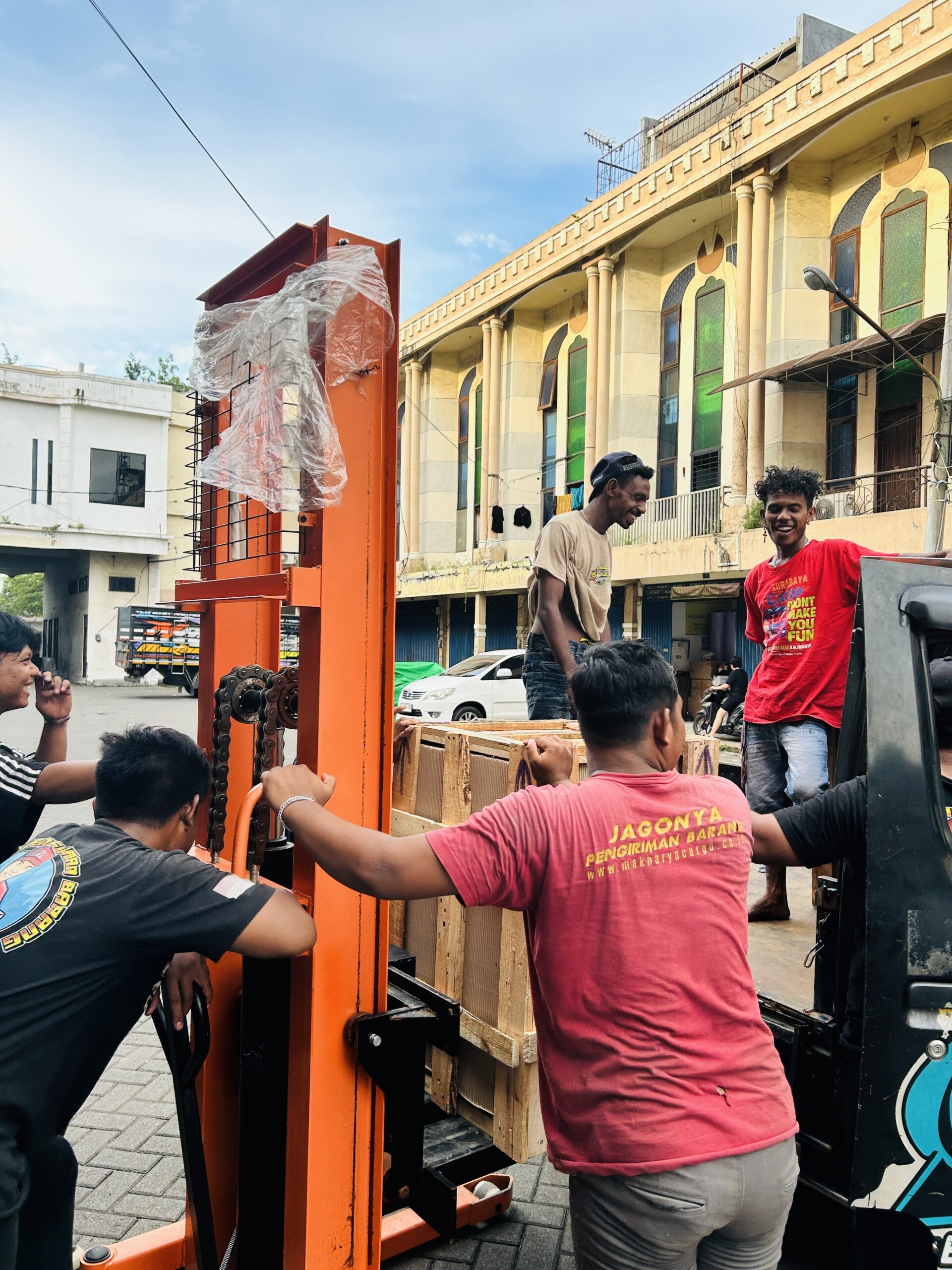 Jalur Pengiriman Surabaya ke Kendari 