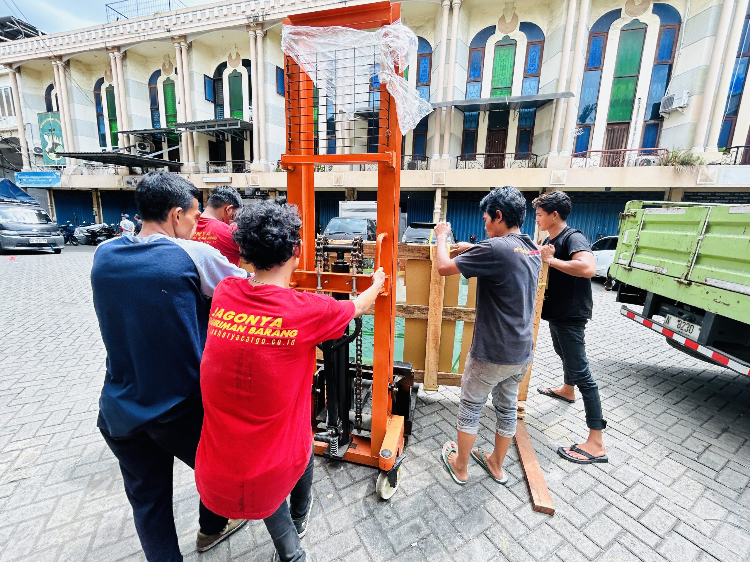 pengantaran barang via laut tujuan surabaya kendari