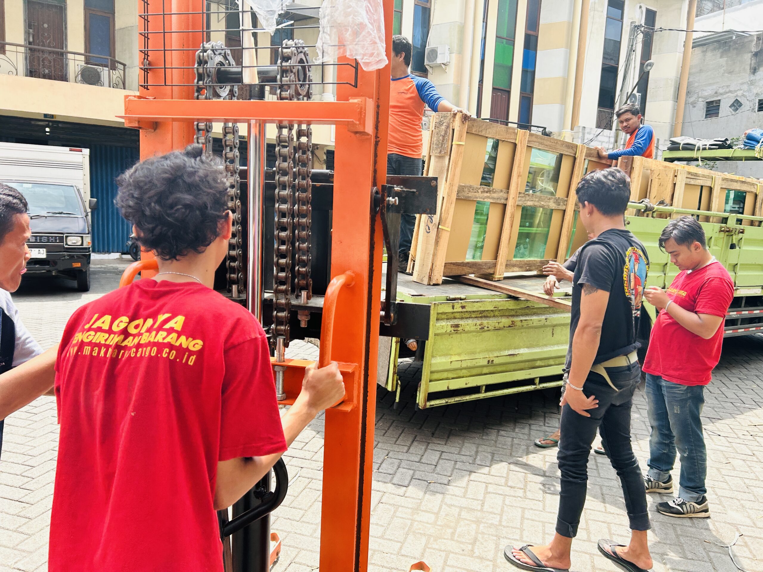 Tarif Kirim Barang Besar ke Kendari