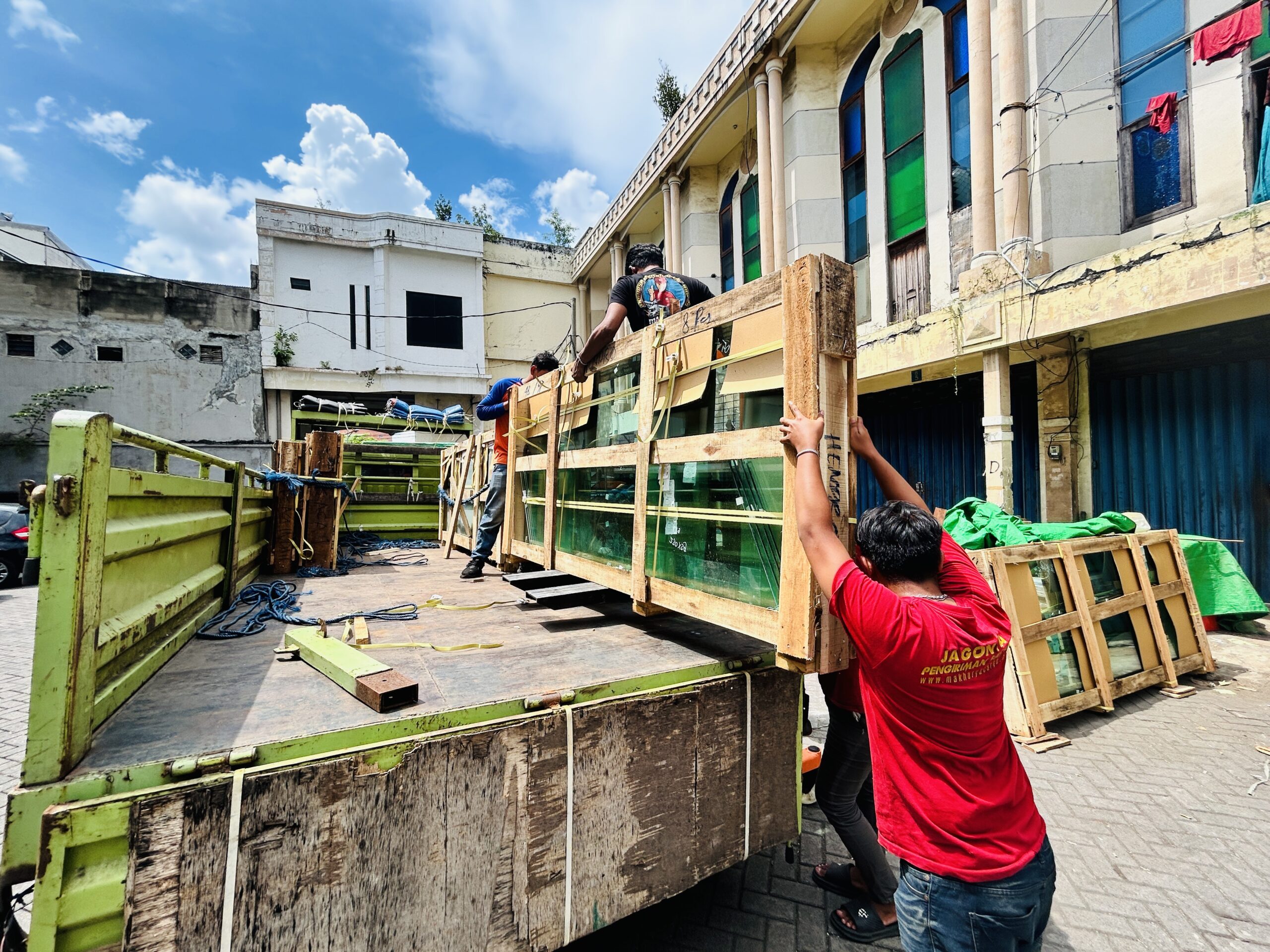 Perbedaan Cargo dan Ekspedisi Reguler