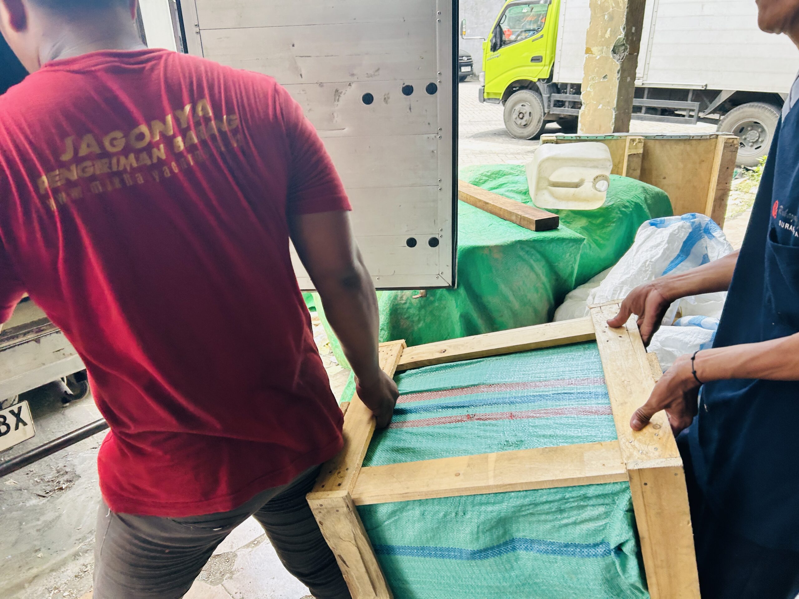 kirim barang via laut menggunakan makharya cargo