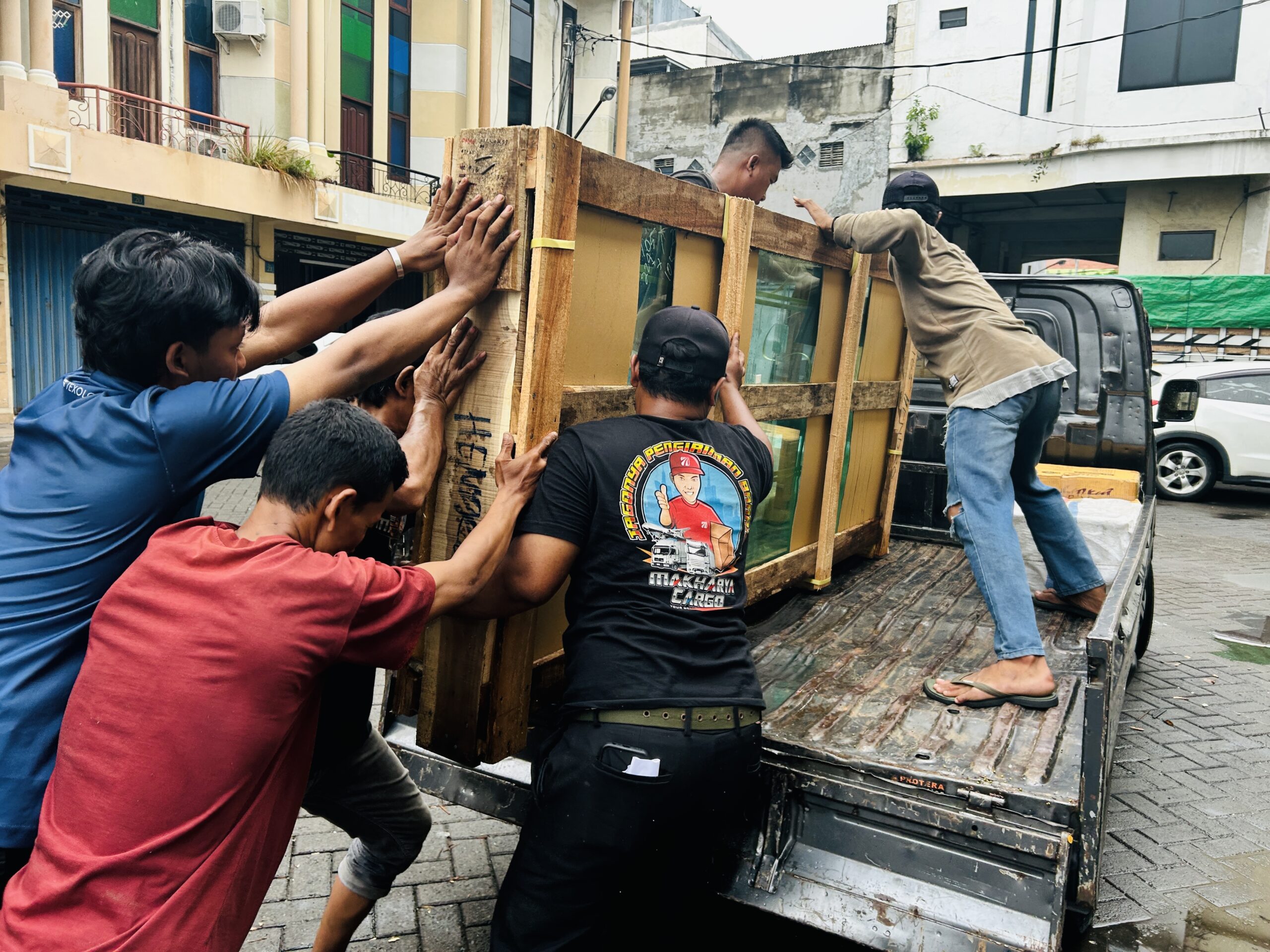 Estimasi kirim motor dari Surabaya ke Palu