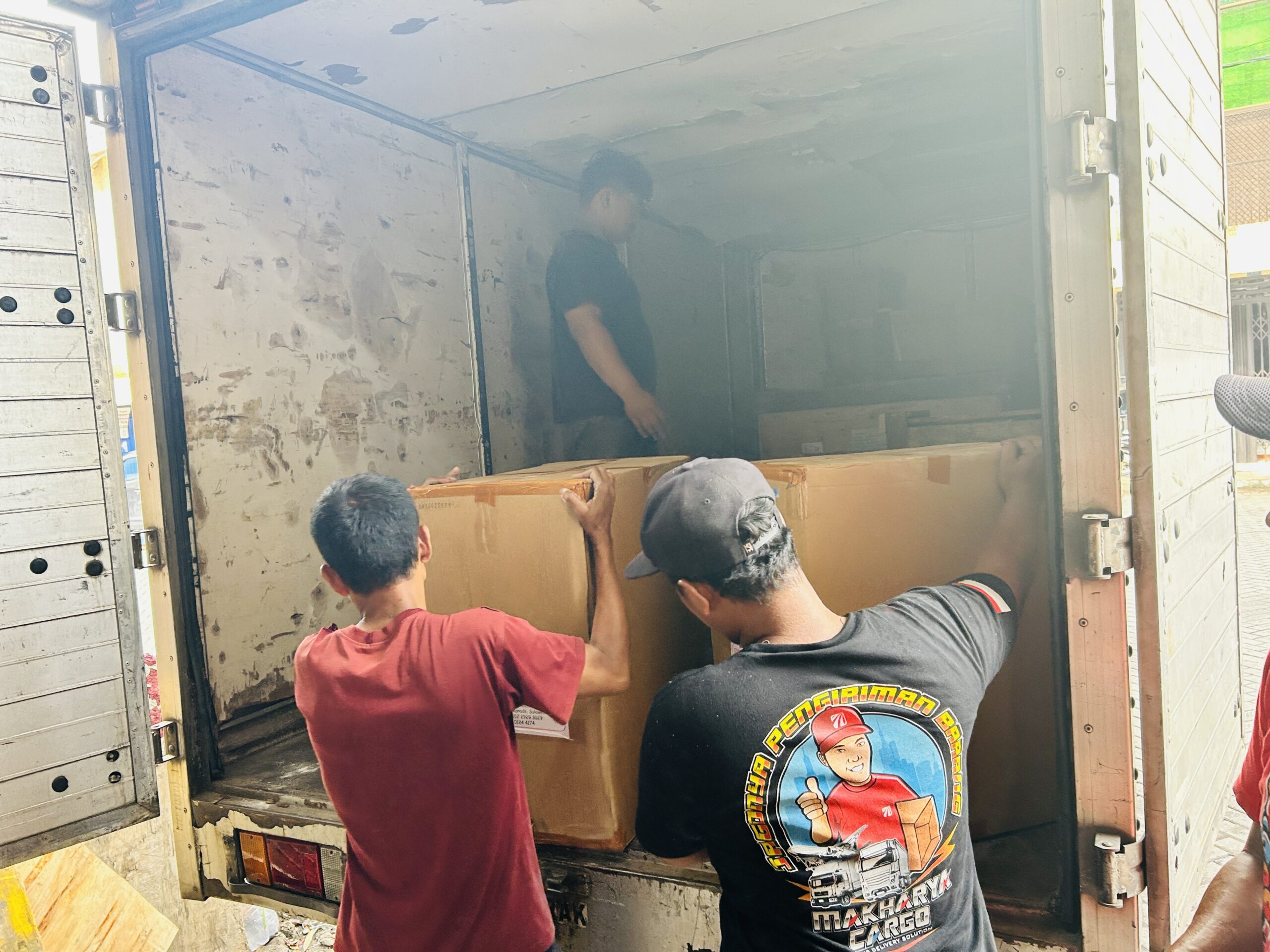 Biaya Ekspedisi Surabaya Kendari untuk UMKM