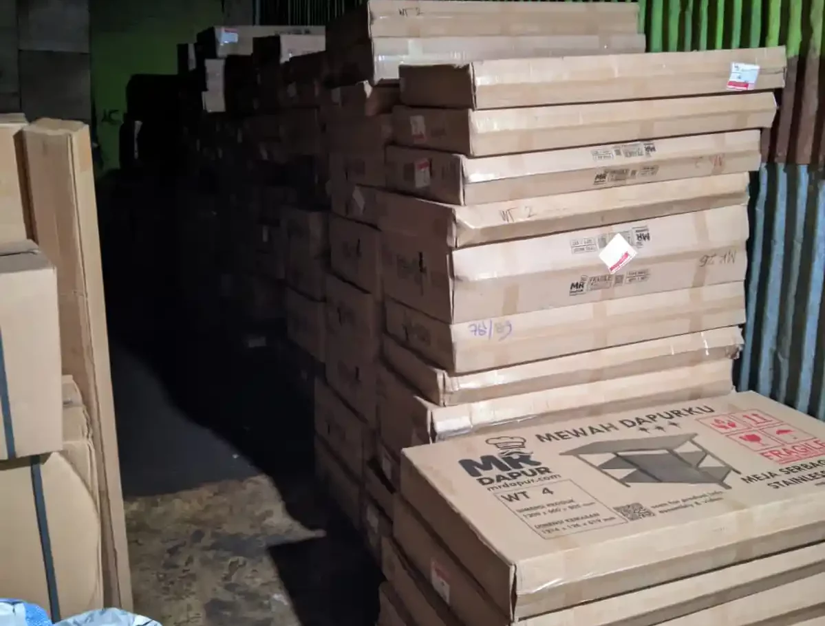cara packing barang cargo dengan material pelindung berlapis