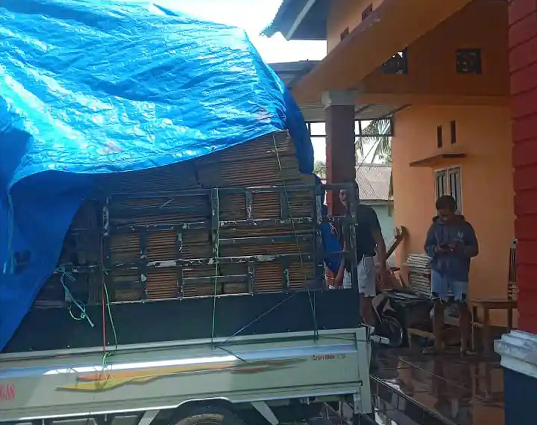 cargo door to door luwuk dengan layanan kirim langsung ke alamat