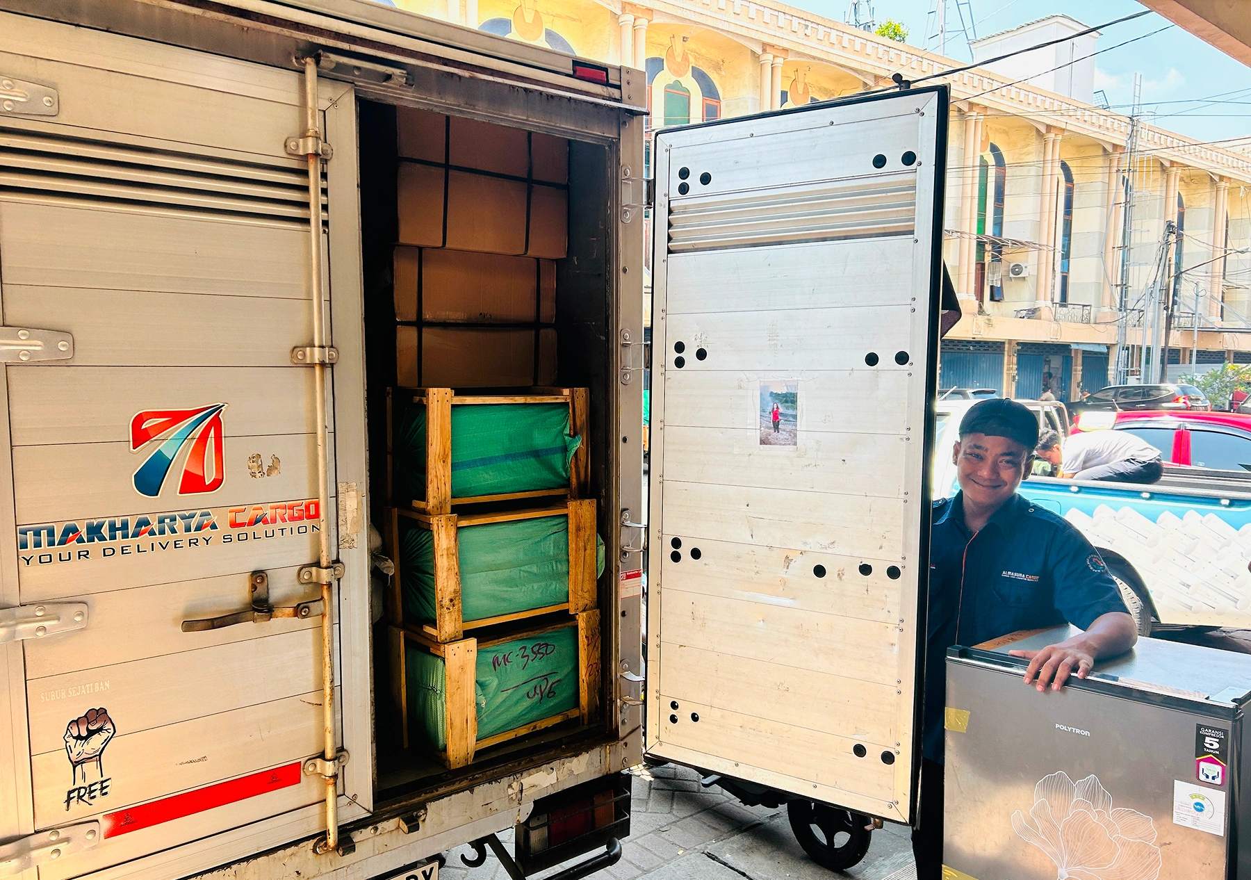 cek tarif cargo berdasarkan berat dan volume barang kiriman