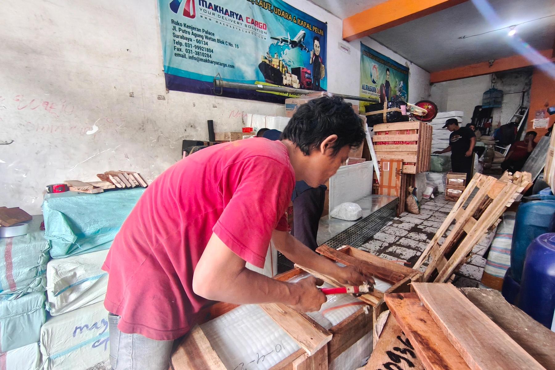 charge min cargo luwuk pada pengiriman barang via kapal