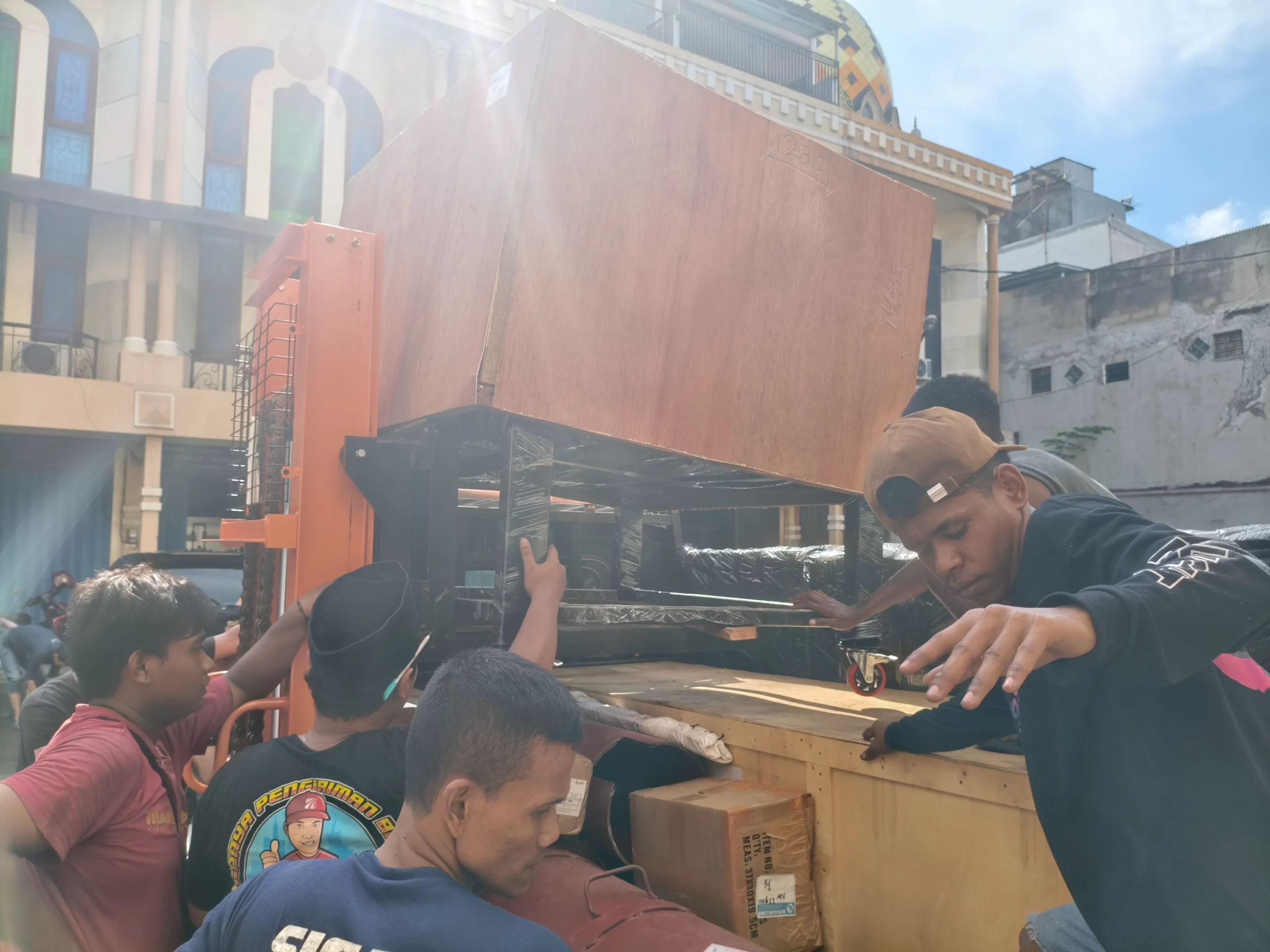 jadwal kapal surabaya luwuk banggai dan estimasi waktu pengiriman