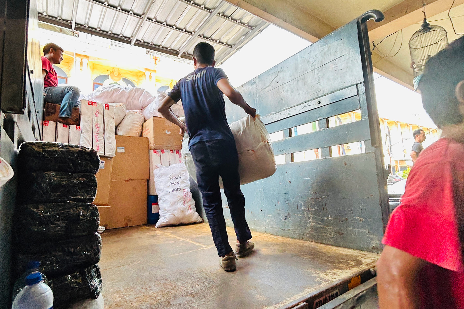 kirim barang surabaya morowali menggunakan jasa ekspedisi cargo laut