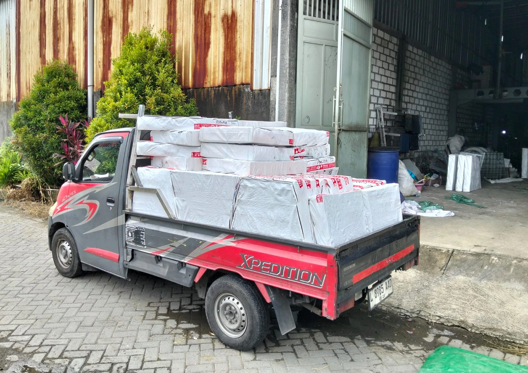 lacak paket cargo untuk mengetahui posisi barang besar dalam pengiriman