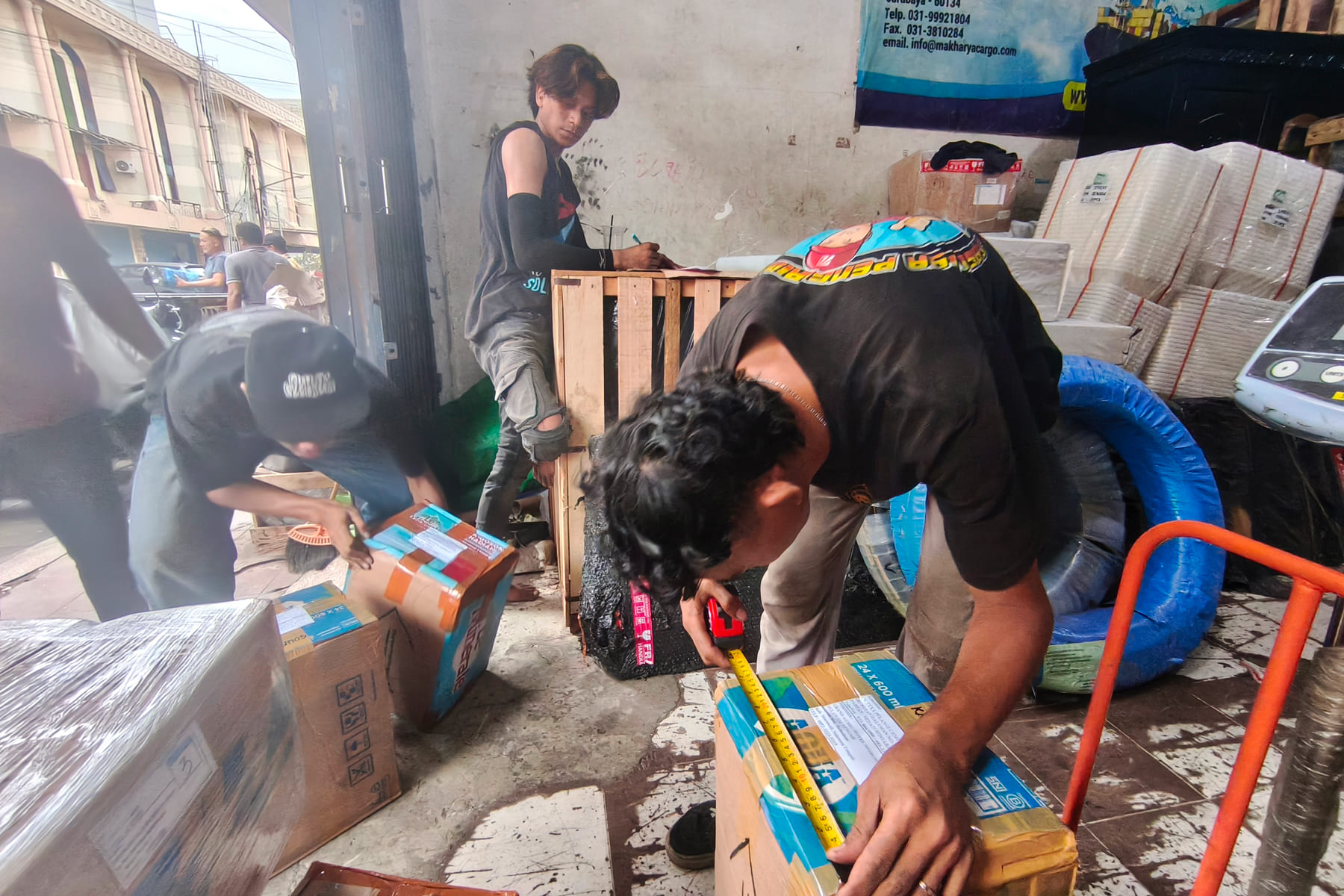lama pengiriman surabaya raha berdasarkan jalur laut dan proses distribusi 