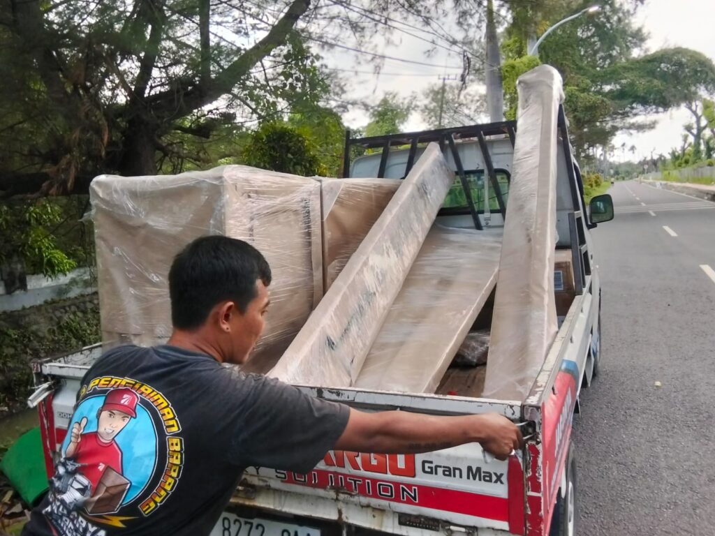 pengantaran barang tujuan surabaya makassar
