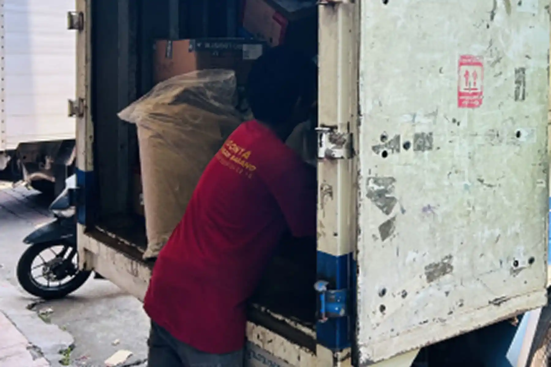 proses pengiriman cargo surabaya balikpapan