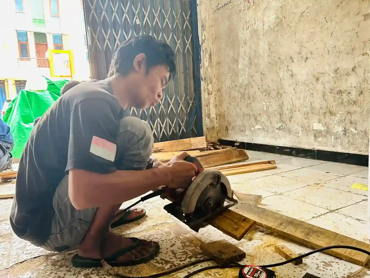 Cara Packing Material Proyek ke Ambon