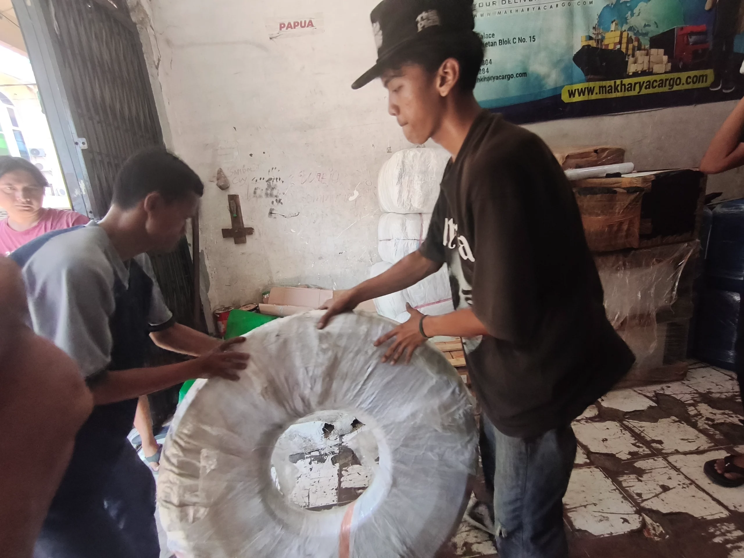 Cargo laut murah untuk pengiriman barang dan distribusi logistik ke Papua