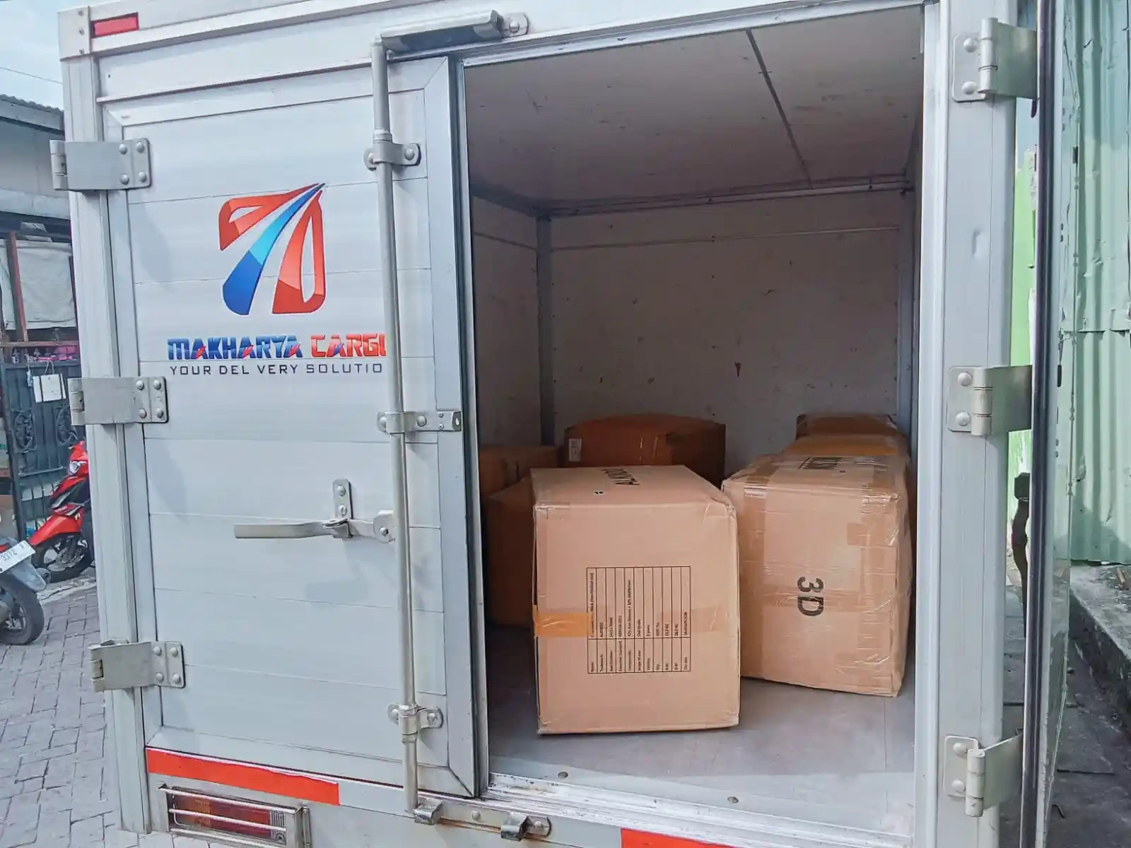Cargo laut Surabaya Jayapura dengan layanan pengiriman reguler dan cepat