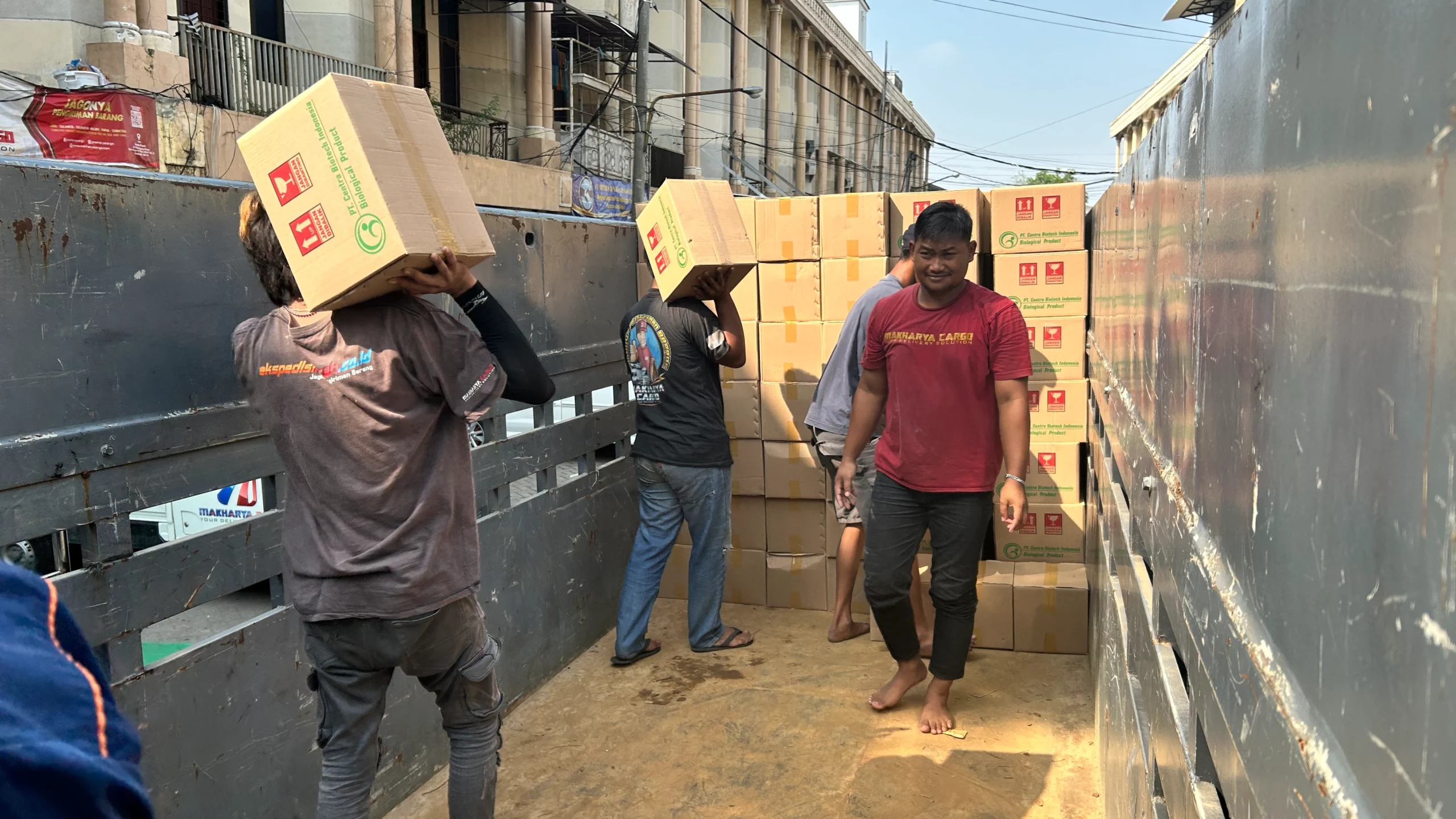 Cargo laut Surabaya Papua untuk pengiriman barang proyek dan retail