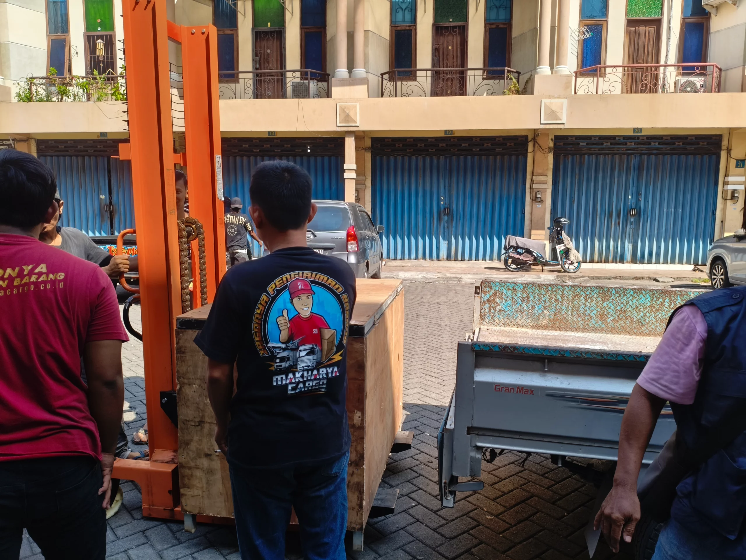 cargo motor papua dengan monitoring dan pengamanan kendaraan selama pengiriman