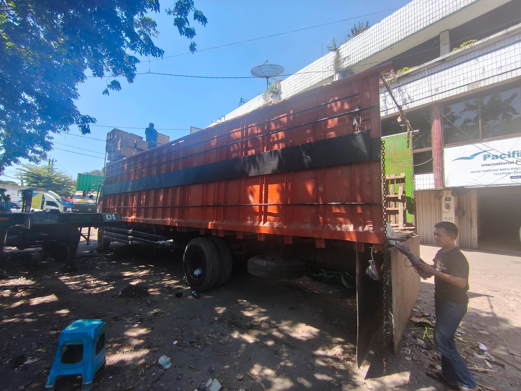 proses cek status pengiriman barang secara online