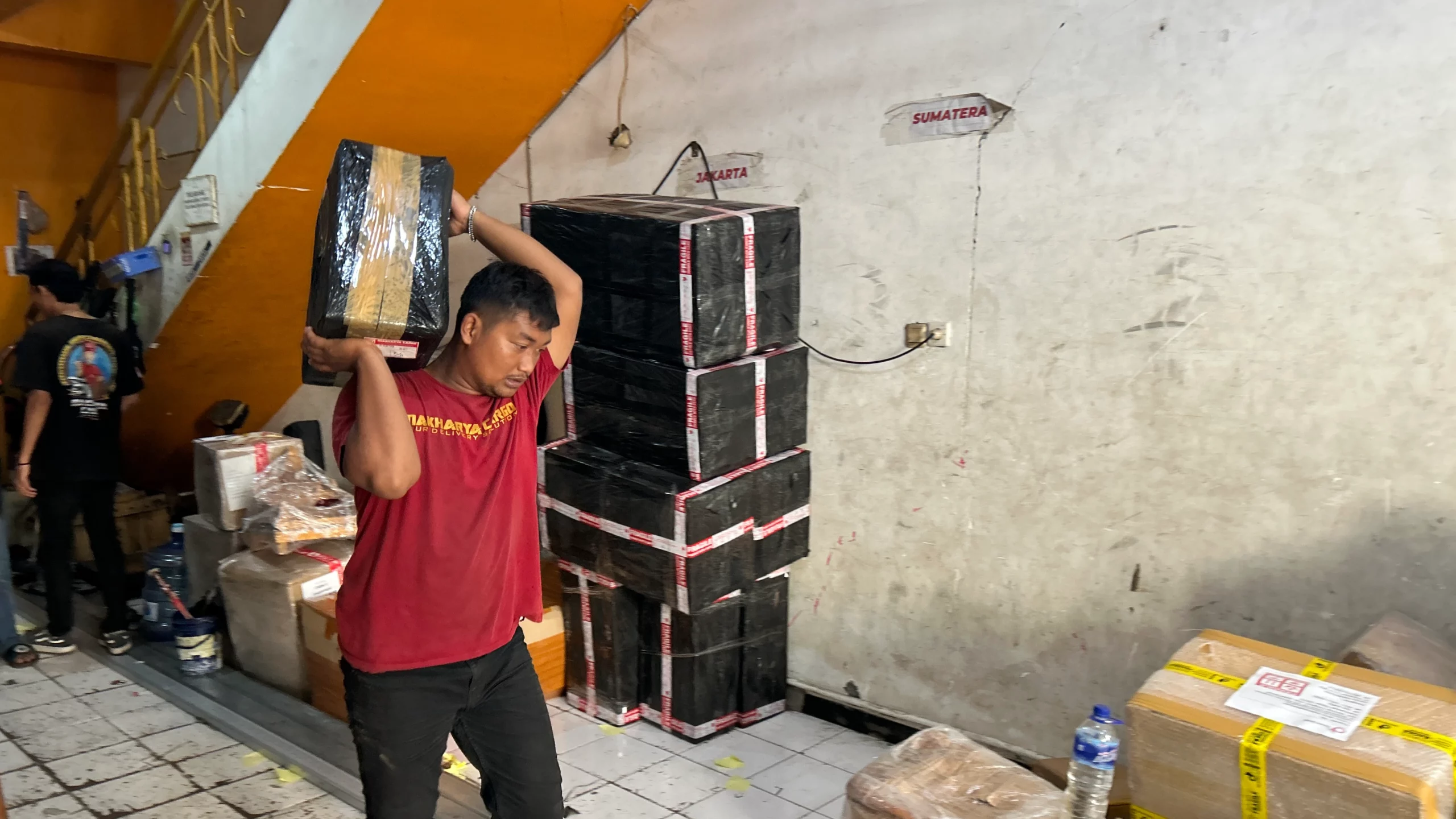 Keamanan barang timika selama proses pengiriman cargo laut