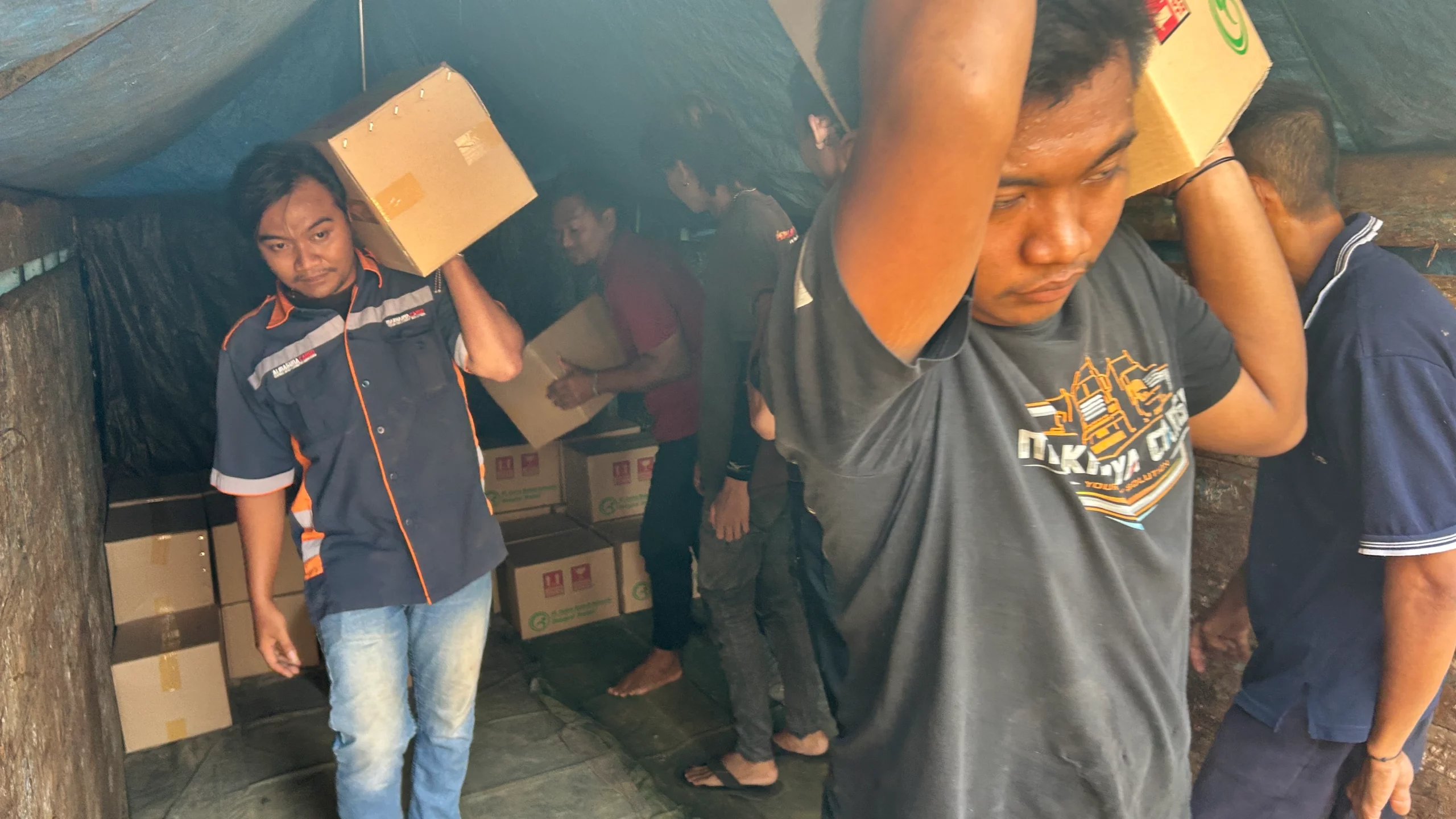keamanan cargo timika dengan pallet dan bubble wrap untuk barang fragile