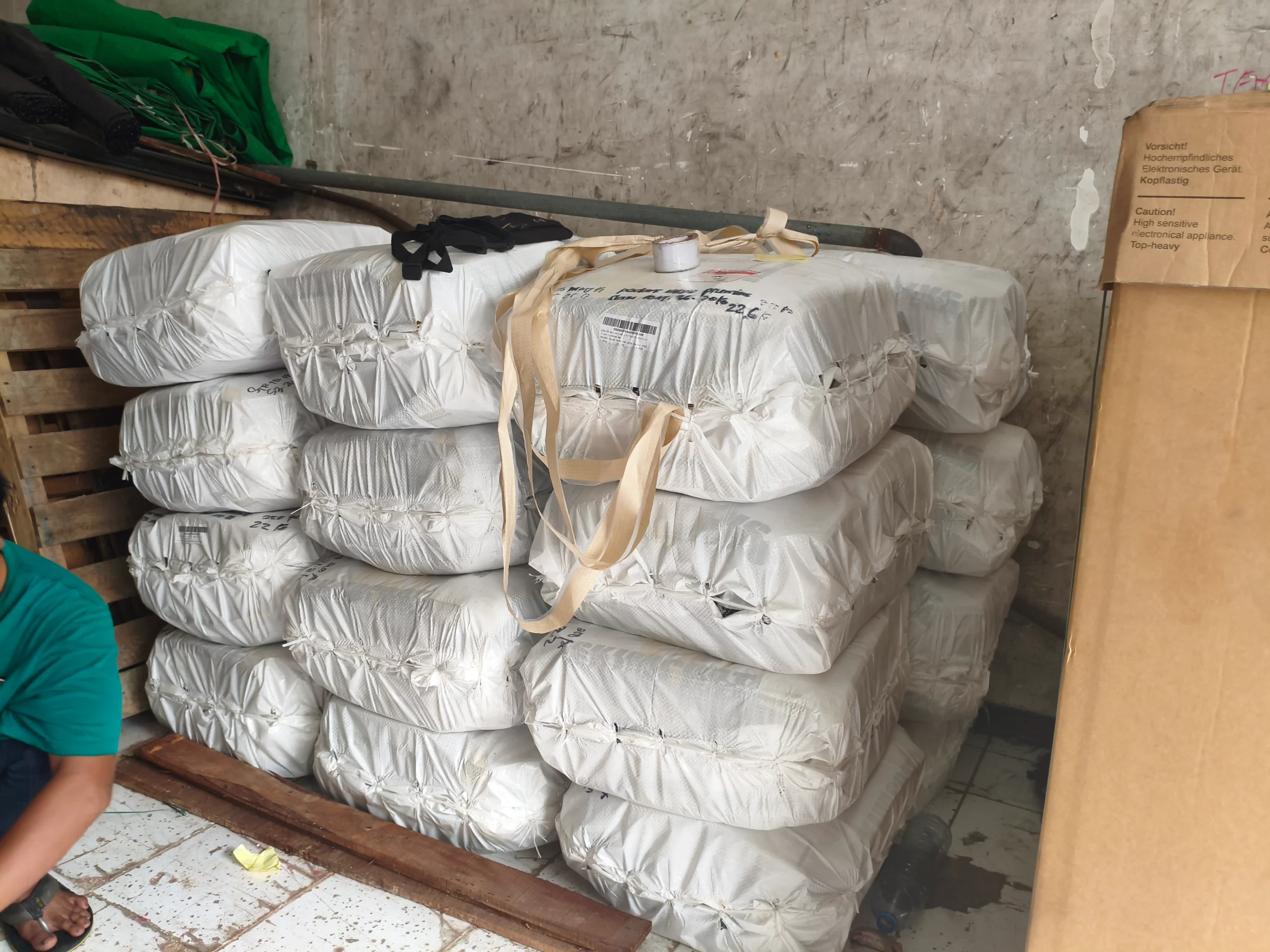 Ongkir cargo Sorong untuk pengiriman barang besar dan furniture