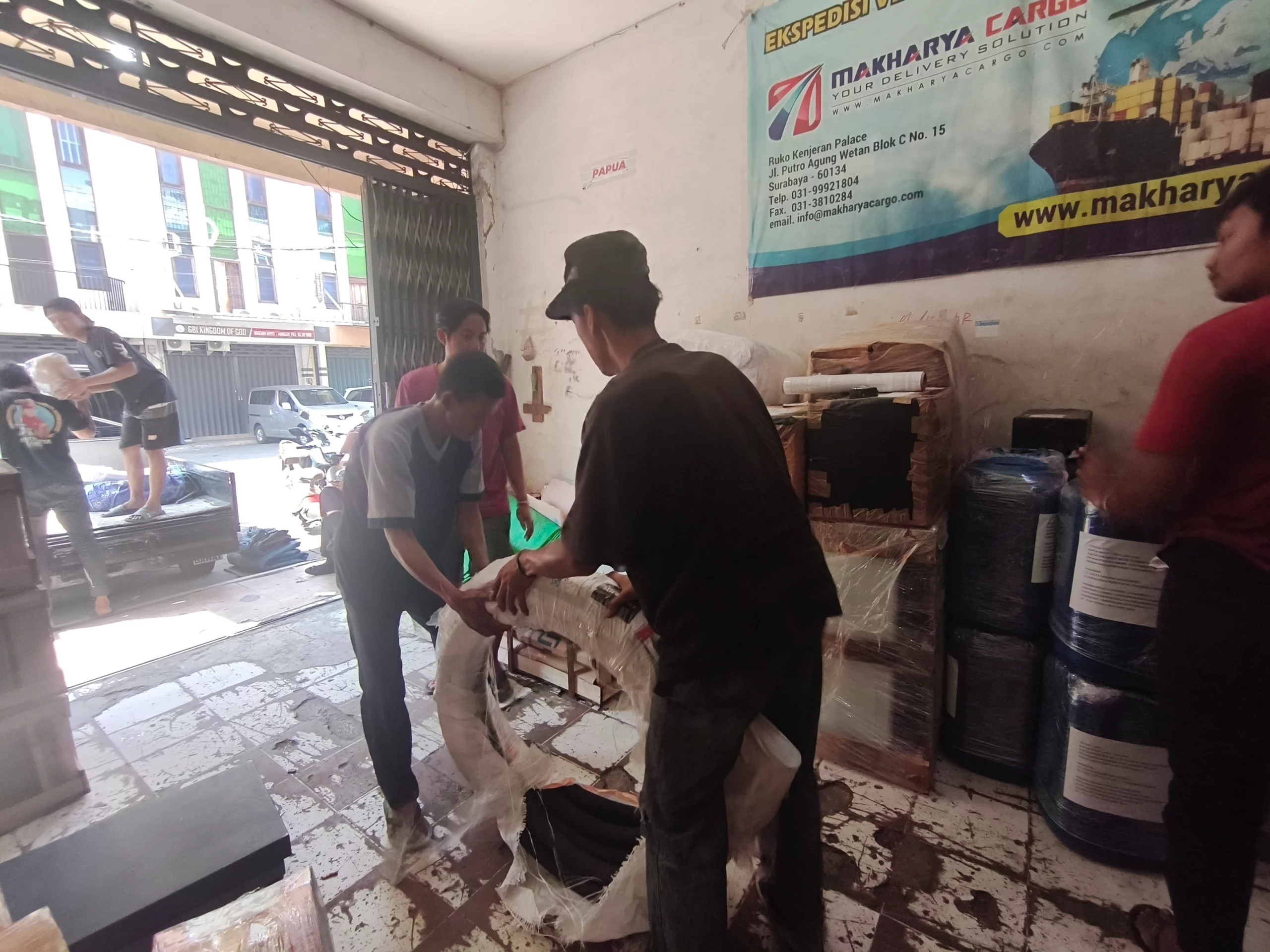 pengiriman tercepat ke jayapura menggunakan jalur distribusi yang efisien