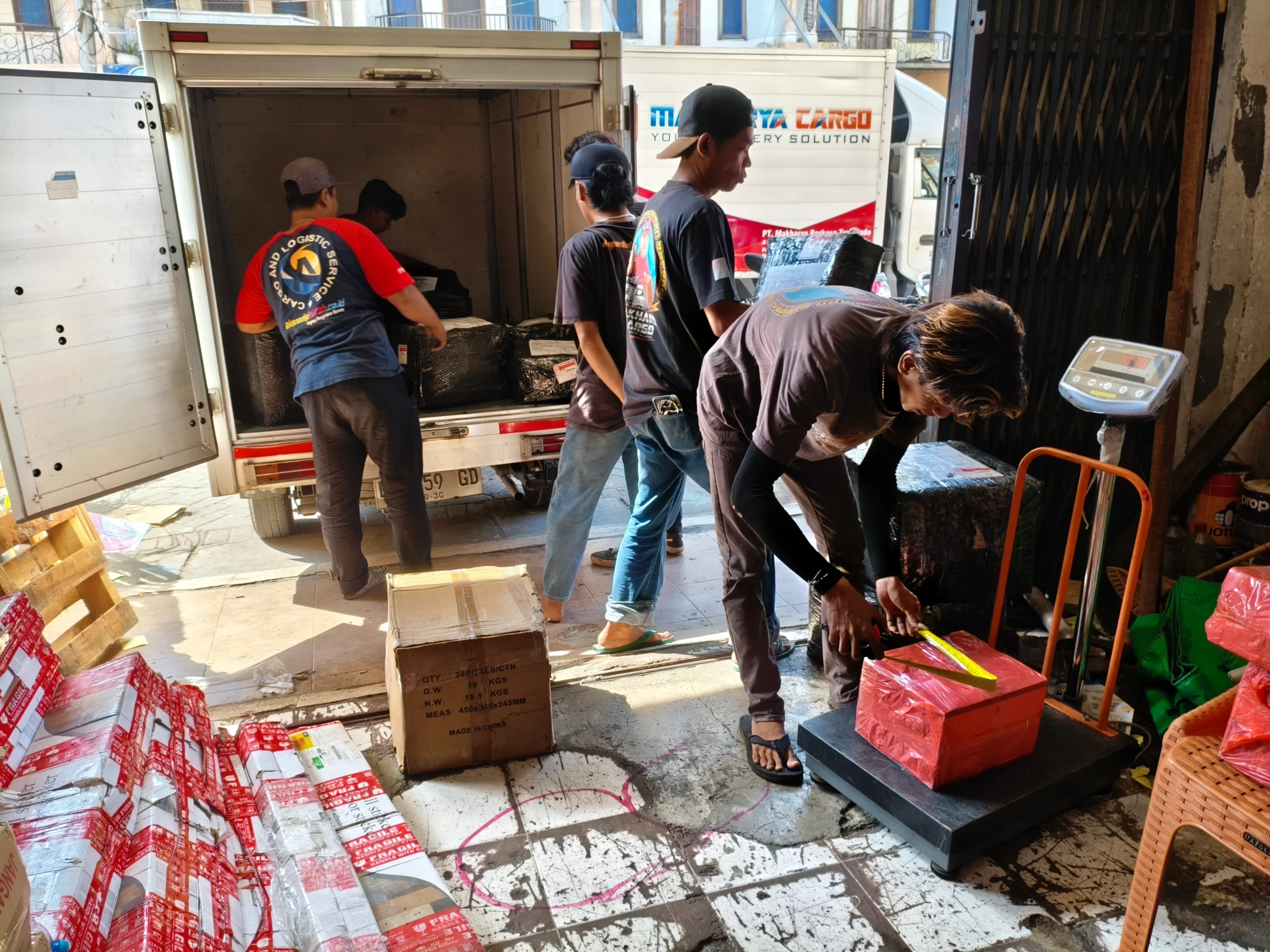 Biaya kirim motor Surabaya Manggar dipengaruhi jenis motor dan layanan pengiriman