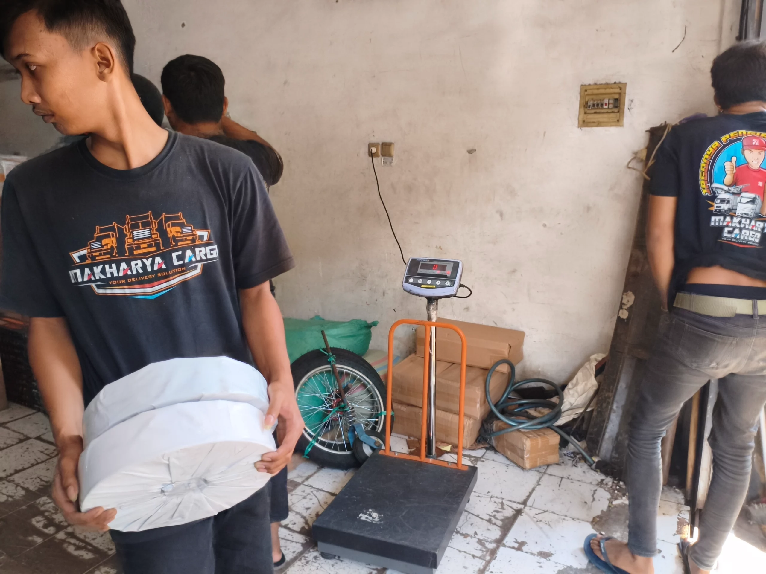 Ekspedisi terpercaya Surabaya Tanah Grogot dengan layanan pengiriman barang profesional.