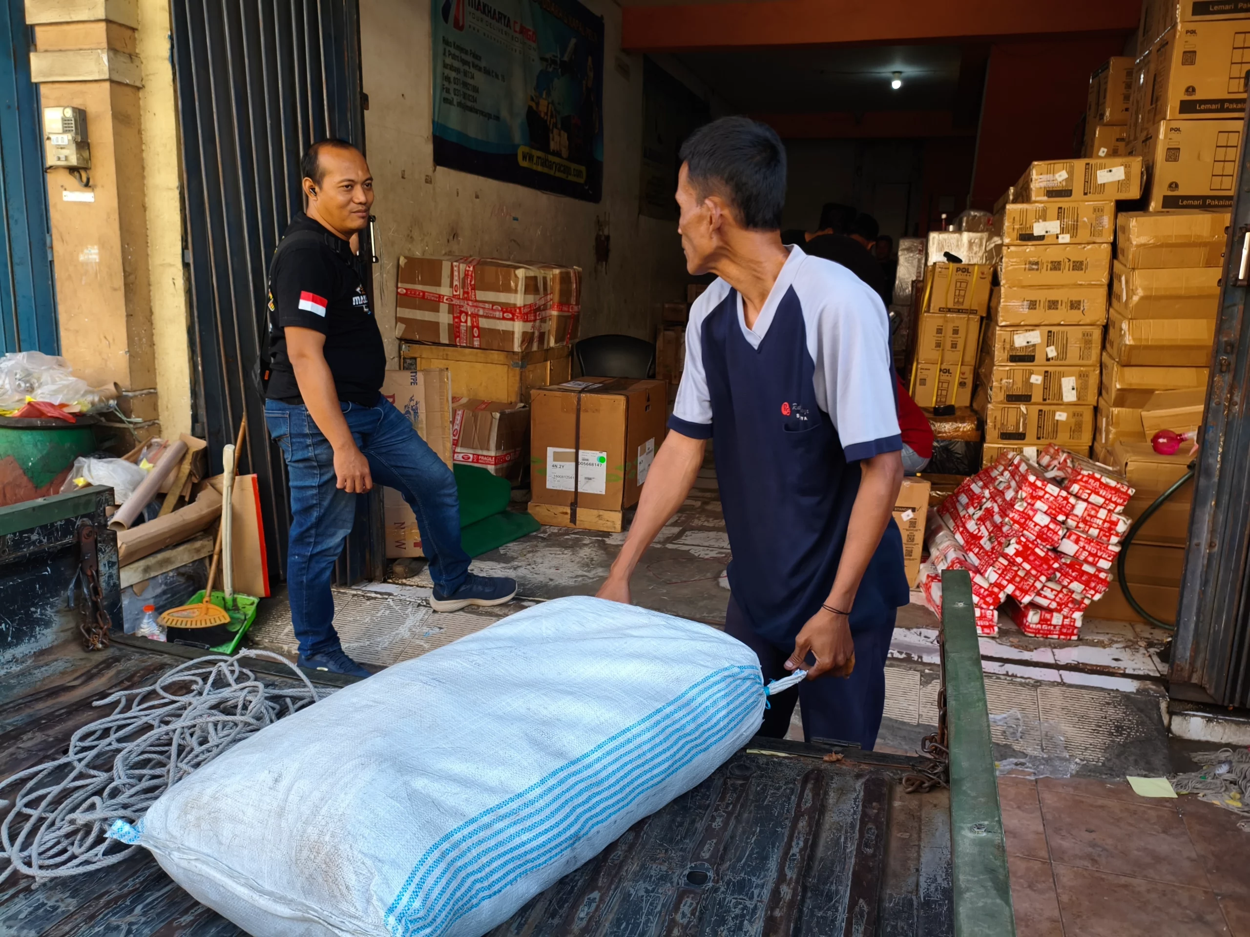 Kapal Roro Surabaya Tanah Grogot sebagai penghubung distribusi antarpulau.