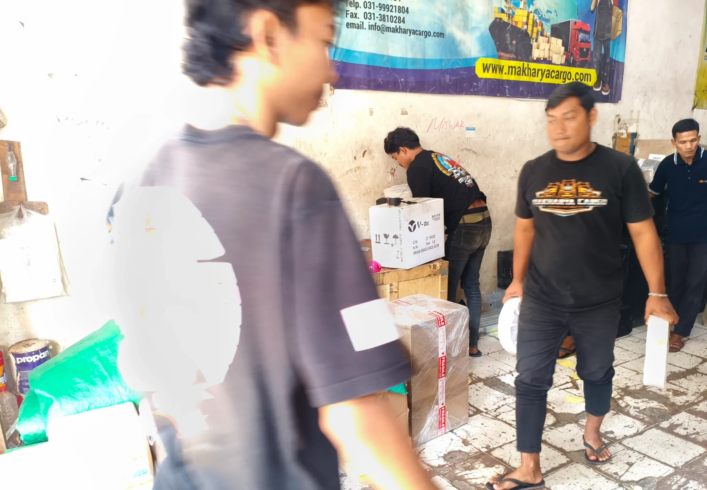Jenis barang yang dapat dikirim ke Tanah Grogot mulai dari furniture, elektronik, hingga barang usaha.