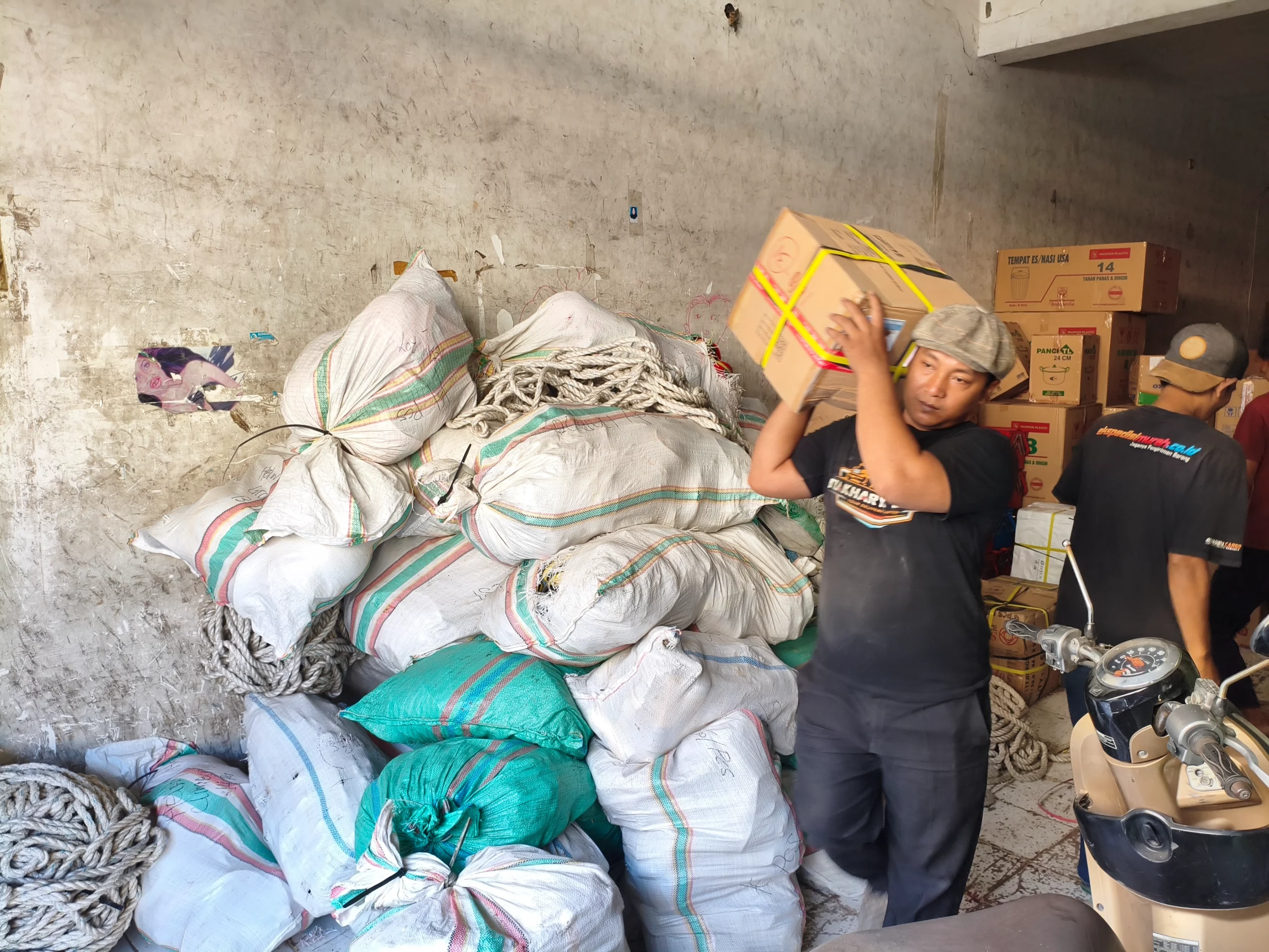 Jasa kirim barang Surabaya Manggar dengan proses pengiriman antarpulau yang terencana
