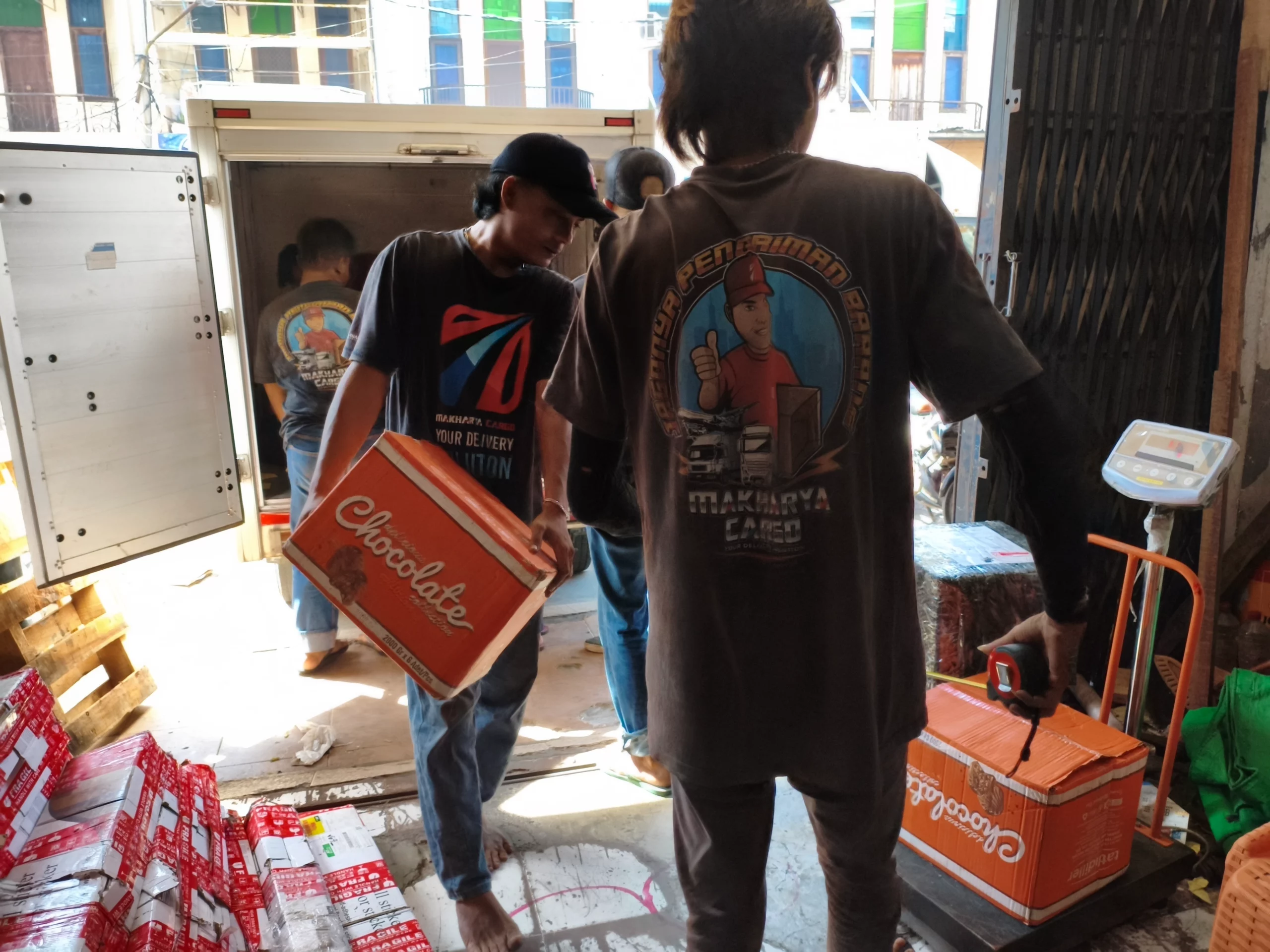 Waktu kirim Surabaya Tanah Grogot dipengaruhi jadwal kapal dan proses distribusi.