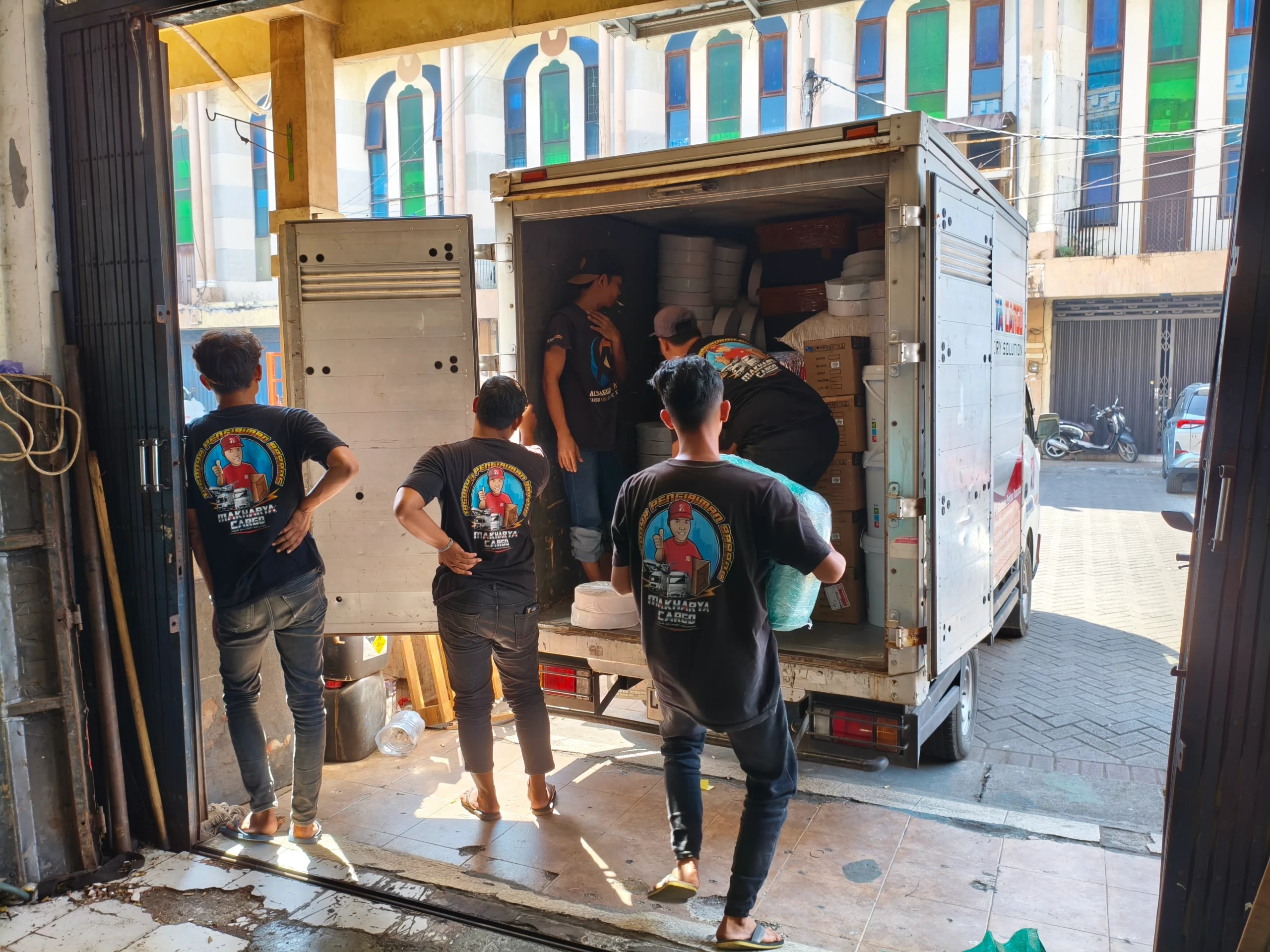 pengiriman barang surabaya tarakan